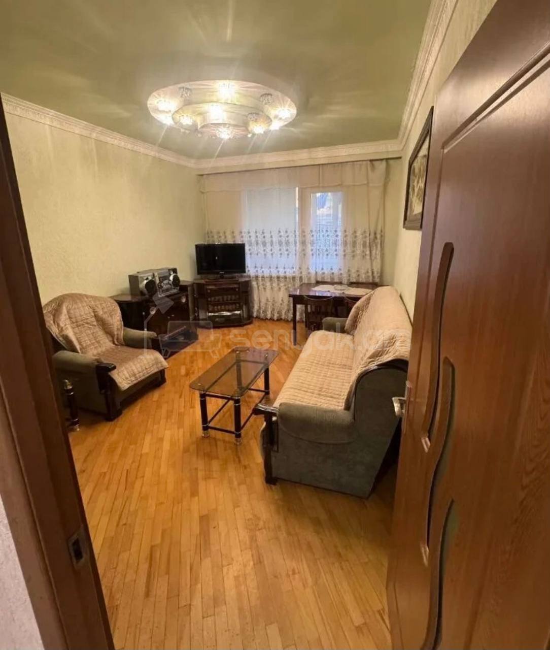 2 Սենյականոց Բնակարան Քարե Շենքում, 65քմ, 3/5 հարկ, Նորմալ Վիճակում, Կահավորված, Արևկող