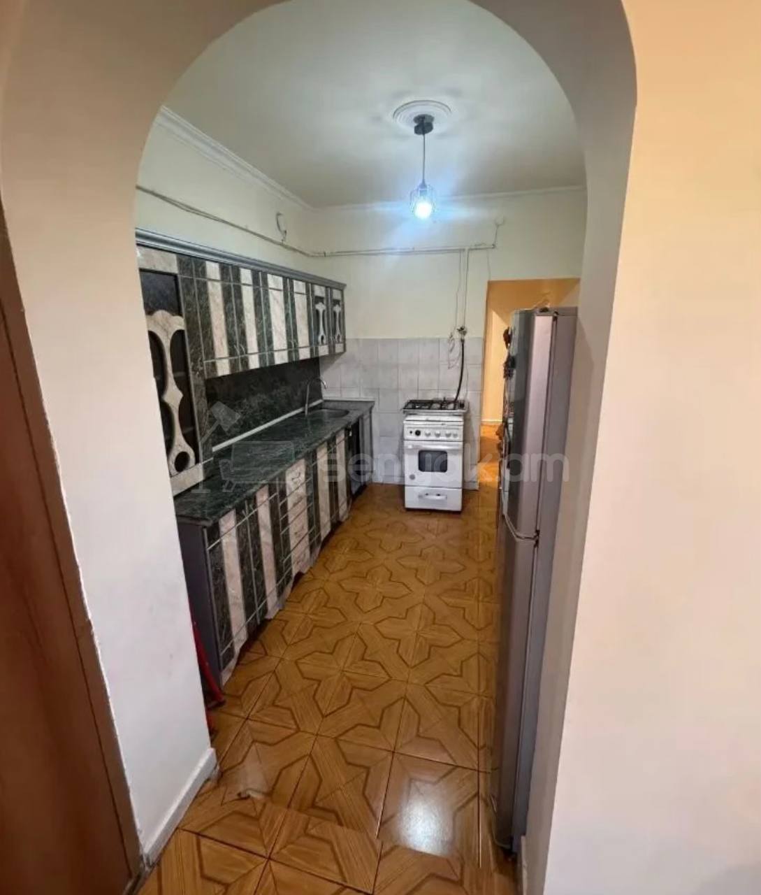 2 Սենյականոց Բնակարան Քարե Շենքում, 65քմ, 3/5 հարկ, Նորմալ Վիճակում, Կահավորված, Արևկող