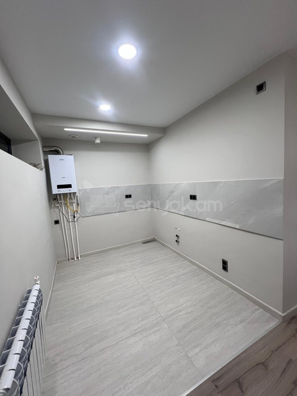 2 Սենյականոց Բնակարան Քարե Շենքում, 50քմ, 3/5 հարկ, Դիզայներական Վերանորոգված