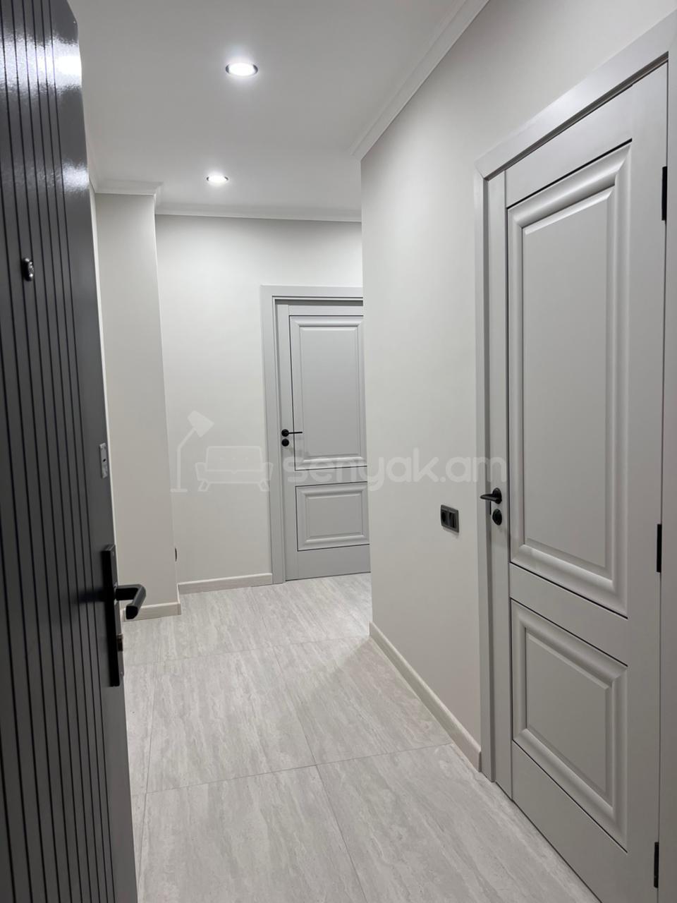 2 Սենյականոց Բնակարան Քարե Շենքում, 50քմ, 3/5 հարկ, Դիզայներական Վերանորոգված