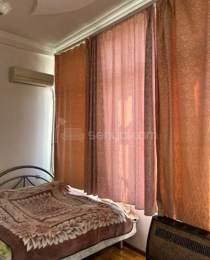 1 Սենյականոց Բնակարան Քարե Շենքում, 41քմ, 3/5 հարկ, Նորմալ Վիճակում