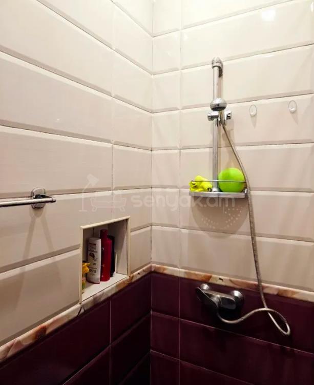 3 Սենյականոց Բնակարան Քարե Շենքում, 75քմ, 2/5 հարկ, Կապիտալ Վերանորոգված, Կահավորված