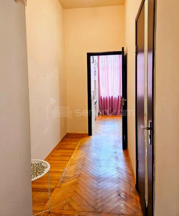 3 Սենյականոց Բնակարան Քարե Շենքում, 75քմ, 2/5 հարկ, Կապիտալ Վերանորոգված, Կահավորված