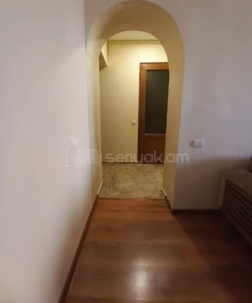 2 Սենյականոց Բնակարան Քարե Շենքում, 32քմ, 2/4 հարկ, Կապիտալ Վերանորոգված