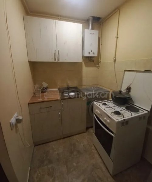 2 Սենյականոց Բնակարան Քարե Շենքում, 32քմ, 2/4 հարկ, Կապիտալ Վերանորոգված