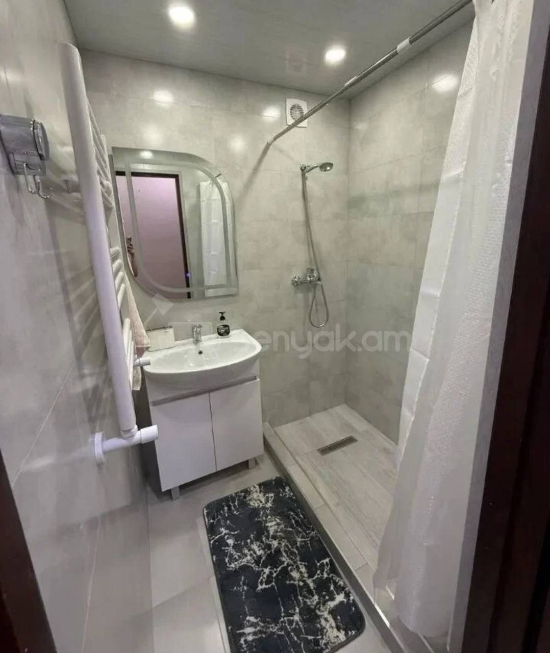 3 Սենյականոց Բնակարան, 98քմ, 2/10 հարկ, Նորմալ Վիճակում