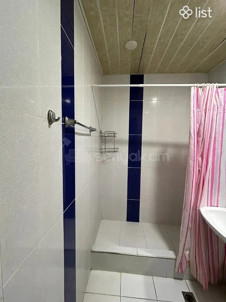 3 Սենյականոց Բնակարան Քարե Շենքում, 75քմ, 2/5 հարկ, Կապիտալ Վերանորոգված, Կահավորված, Արևկող