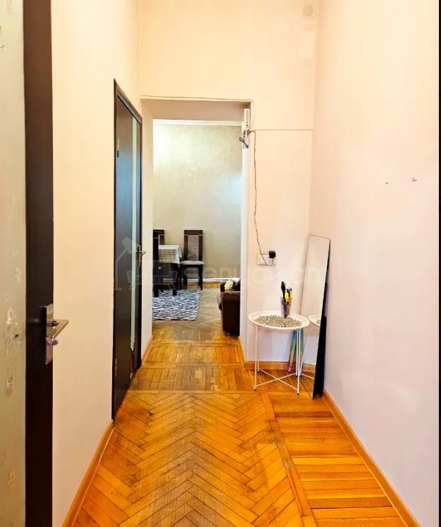 3 Սենյականոց Բնակարան Քարե Շենքում, 80քմ, 2/5 հարկ, Կապիտալ Վերանորոգված, Կահավորված, Արևկող