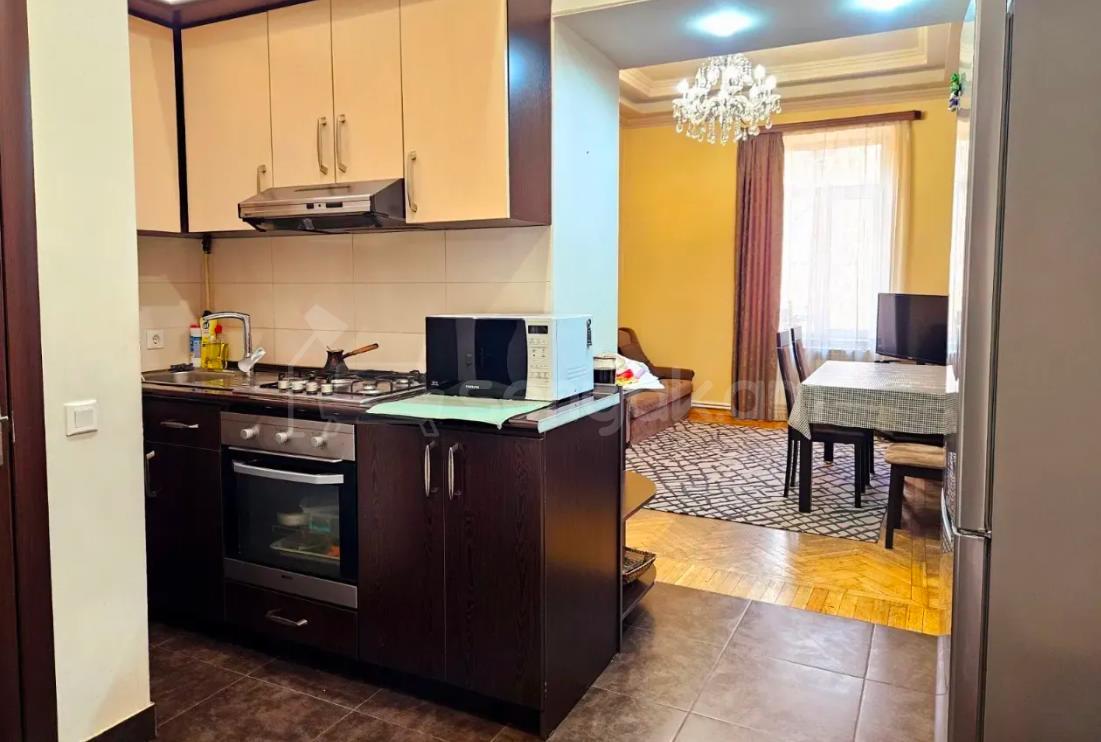 3 Սենյականոց Բնակարան Քարե Շենքում, 80քմ, 2/5 հարկ, Կապիտալ Վերանորոգված, Կահավորված, Արևկող