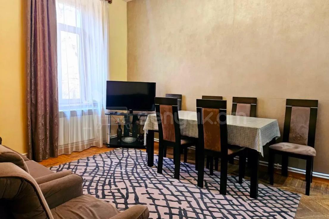 3 Սենյականոց Բնակարան Քարե Շենքում, 80քմ, 2/5 հարկ, Կապիտալ Վերանորոգված, Կահավորված, Արևկող