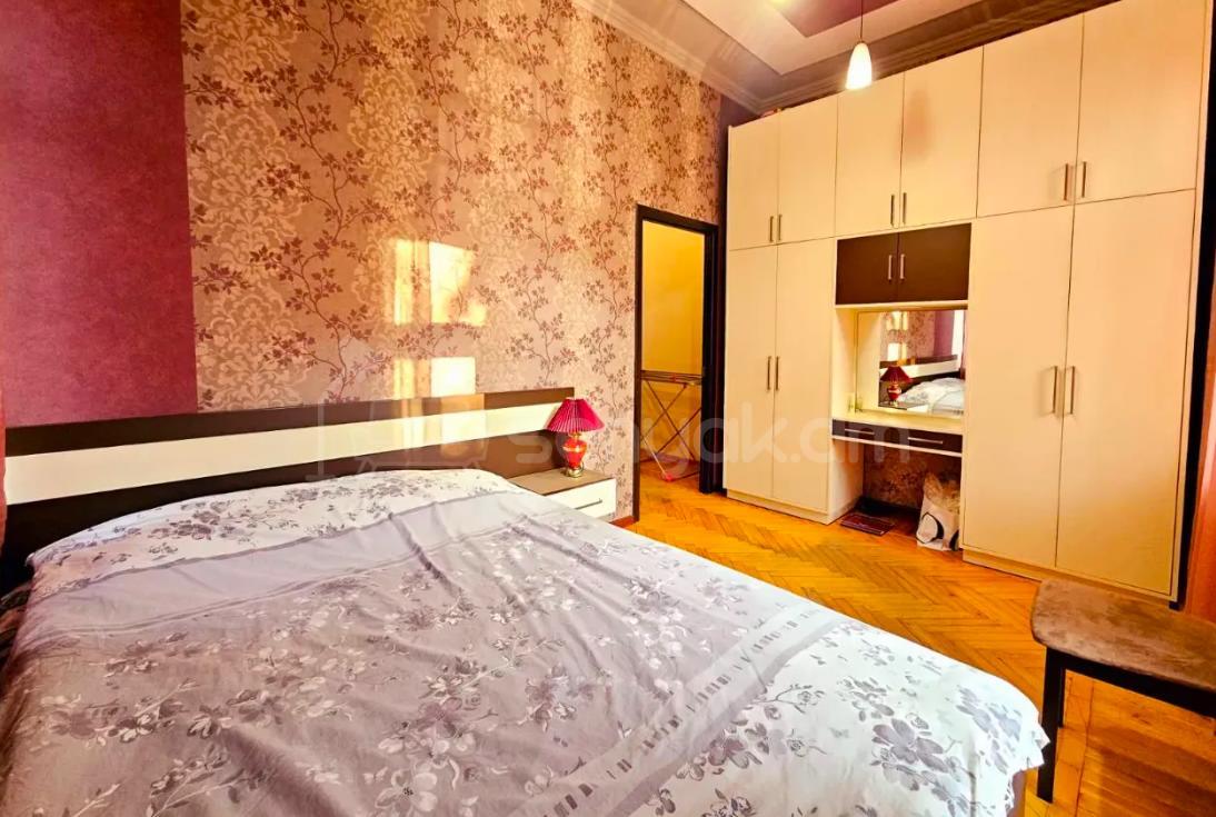 3 Սենյականոց Բնակարան Քարե Շենքում, 80քմ, 2/5 հարկ, Կապիտալ Վերանորոգված, Կահավորված, Արևկող