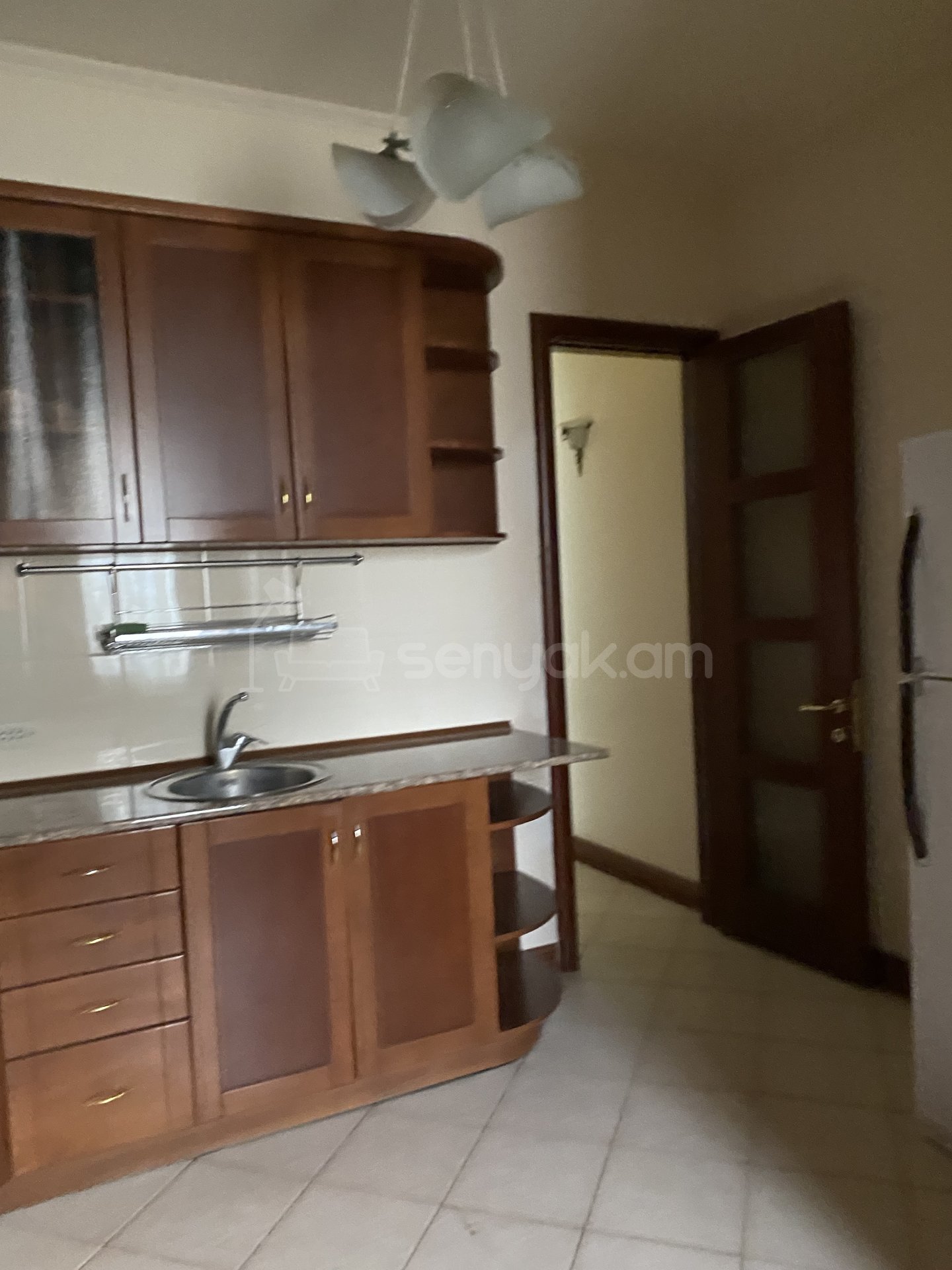 3 Սենյականոց Բնակարան Քարե Շենքում, 72քմ, 3/5 հարկ, Կապիտալ Վերանորոգված, Կահավորված, Արևկող