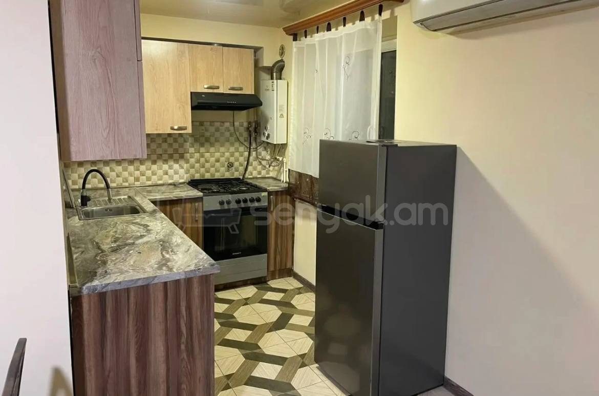 2 Սենյականոց Բնակարան Քարե Շենքում, 45քմ, 1/4 հարկ, Կապիտալ Վերանորոգված, Կահավորված