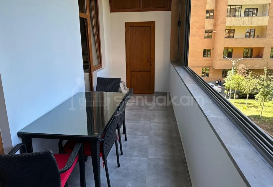 5 Սենյականոց Բնակարան, 152քմ, 2/12 հարկ, Կապիտալ Վերանորոգված