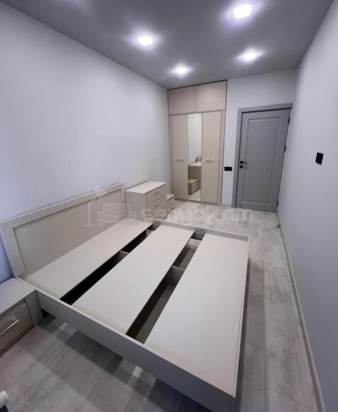 3 Սենյականոց Բնակարան Քարե Շենքում, 71քմ, 2/5 հարկ, Կապիտալ Վերանորոգված, Կահավորված