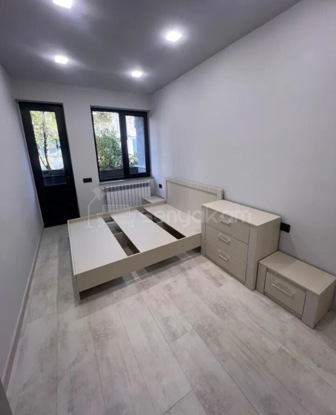 3 Սենյականոց Բնակարան Քարե Շենքում, 71քմ, 2/5 հարկ, Կապիտալ Վերանորոգված, Կահավորված