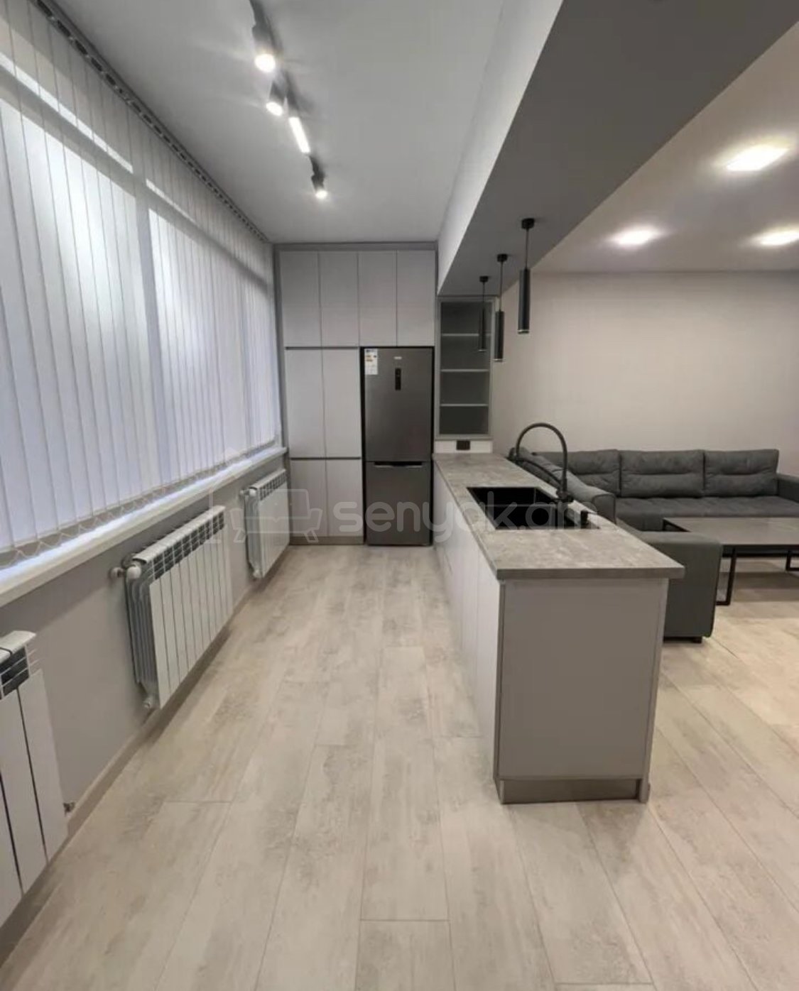 3 Սենյականոց Բնակարան Քարե Շենքում, 71քմ, 2/5 հարկ, Կապիտալ Վերանորոգված, Կահավորված