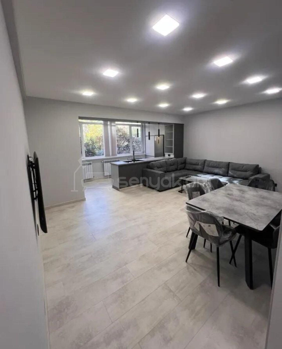 3 Սենյականոց Բնակարան Քարե Շենքում, 71քմ, 2/5 հարկ, Կապիտալ Վերանորոգված, Կահավորված