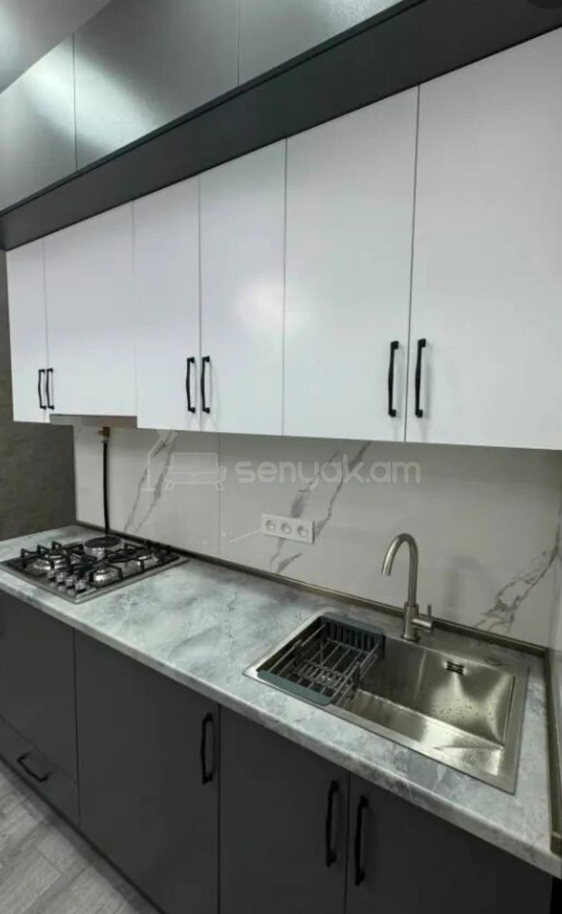 2 Սենյականոց Բնակարան Քարե Շենքում, 35քմ, 3/3 հարկ, Կապիտալ Վերանորոգված, Կահավորված