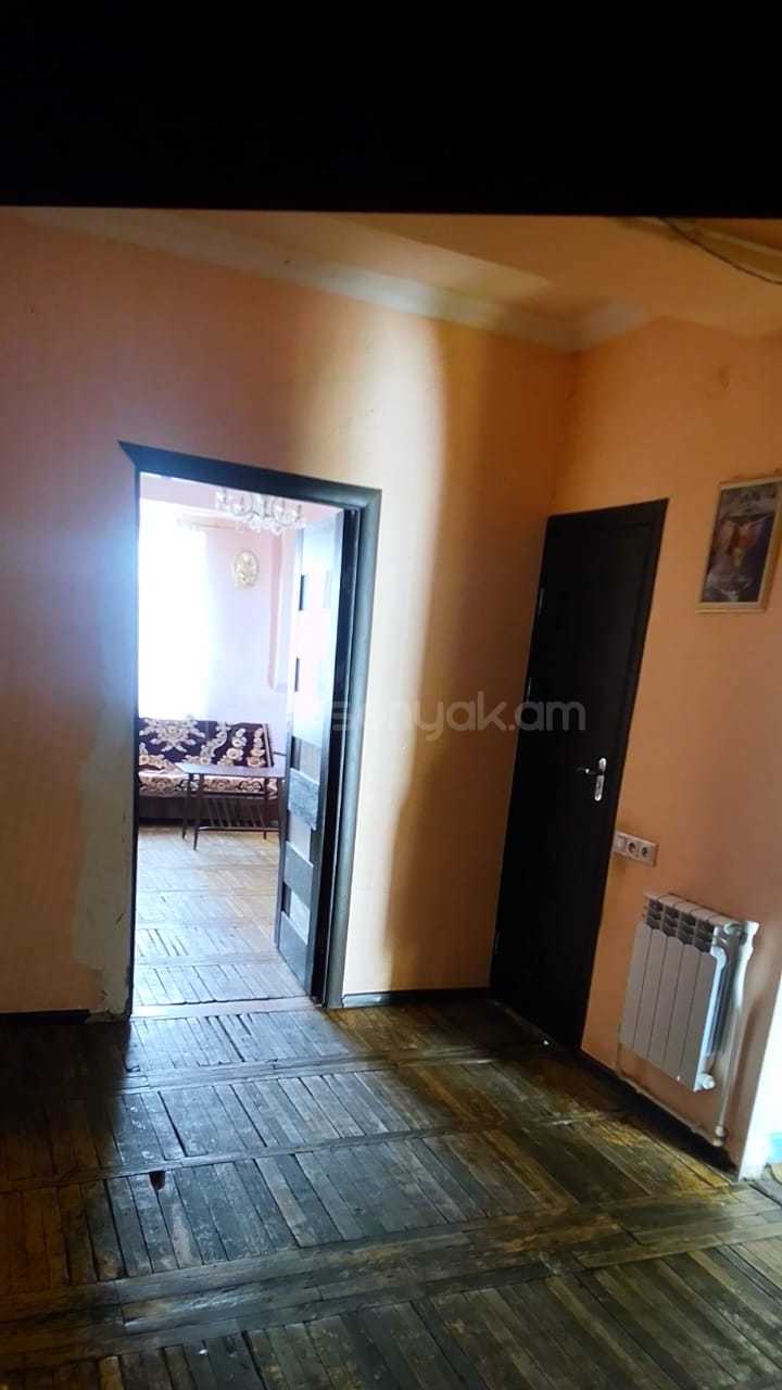 2 Սենյականոց Բնակարան, 65քմ, 9/10 հարկ, Նորմալ Վիճակում, Կահավորված, Արևկող