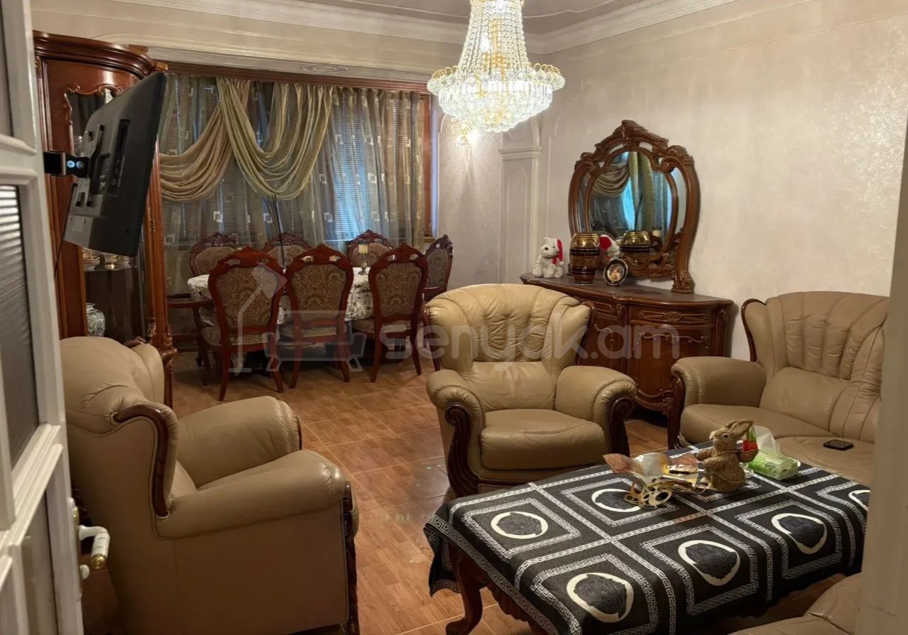 3 Սենյականոց Բնակարան Քարե Շենքում, 80քմ, 4/5 հարկ, Նորմալ Վիճակում, Կահավորված, Արևկող