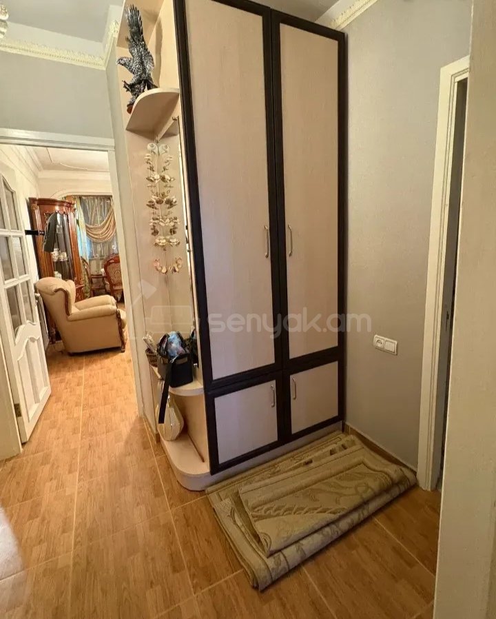 3 Սենյականոց Բնակարան Քարե Շենքում, 80քմ, 4/5 հարկ, Նորմալ Վիճակում, Կահավորված, Արևկող