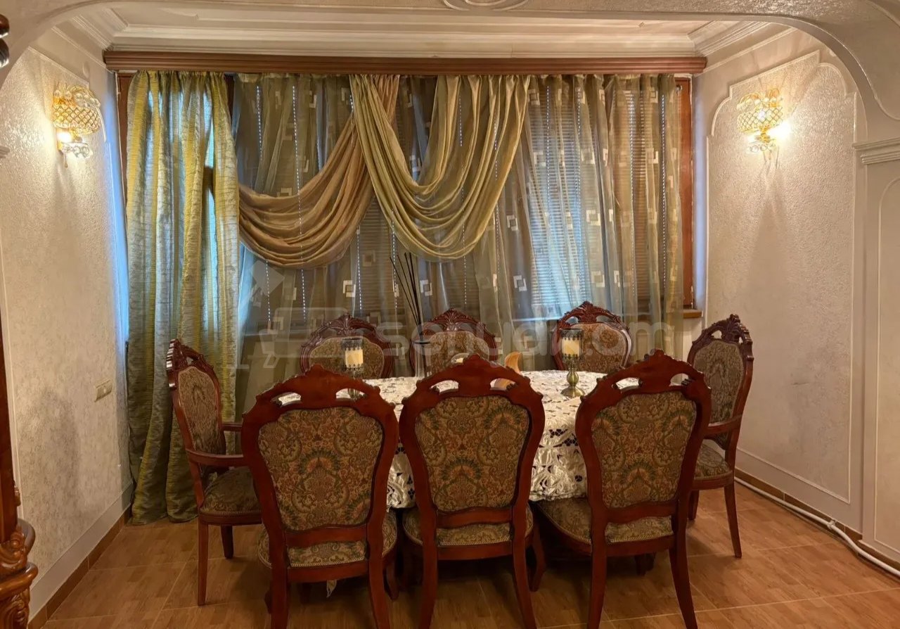 3 Սենյականոց Բնակարան Քարե Շենքում, 80քմ, 4/5 հարկ, Նորմալ Վիճակում, Կահավորված, Արևկող