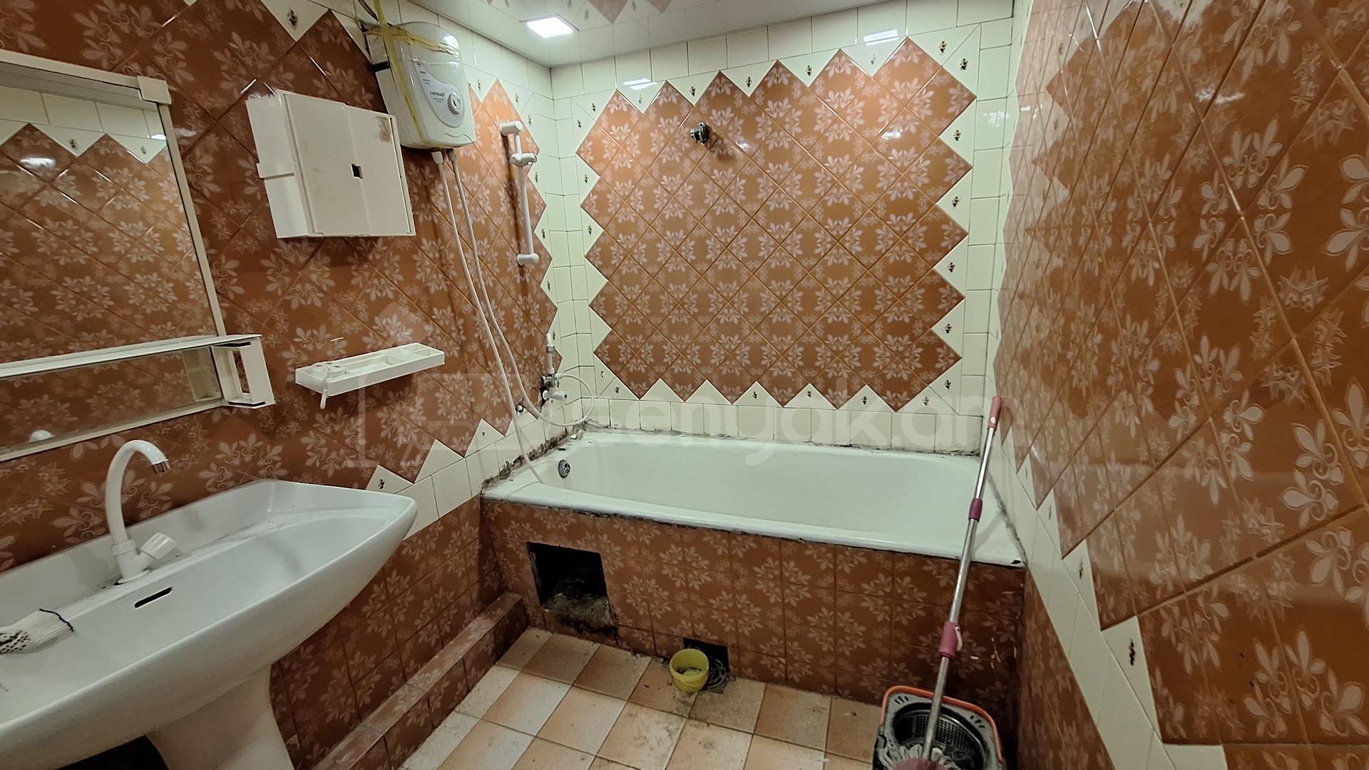 3 Սենյականոց Բնակարան, 95քմ, 6/14 հարկ, Պետական Վիճակում, Մասամբ Կահավորված, Արևկող