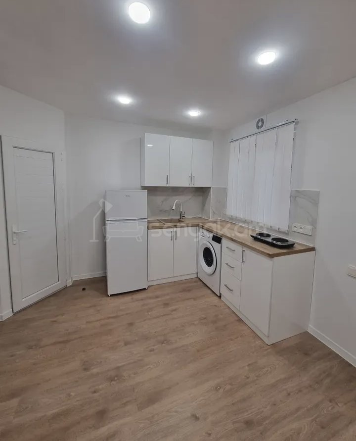 1 Սենյականոց Բնակարան Քարե Շենքում, 40քմ, 1/1 հարկ, Կապիտալ Վերանորոգված, Կահավորված, Արևկող