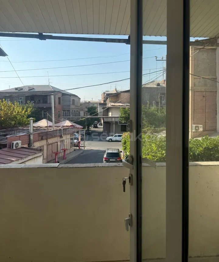 2 Սենյականոց Բնակարան Քարե Շենքում, 56քմ, 1/1 հարկ, Նորմալ Վիճակում, Կահավորված