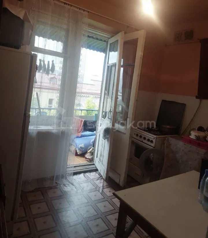 2 Սենյականոց Բնակարան Քարե Շենքում, 56քմ, 4/5 հարկ, Նորմալ Վիճակում, Կահավորված, Արևկող