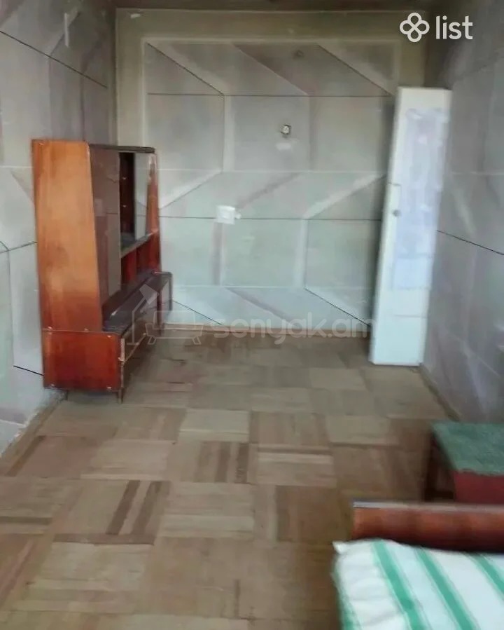 4 Սենյականոց Բնակարան Քարե Շենքում, 90քմ, 4/5 հարկ, Պետական Վիճակում