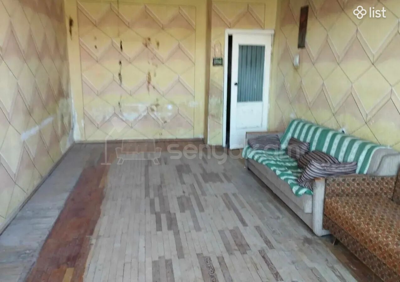 4 Սենյականոց Բնակարան Քարե Շենքում, 90քմ, 4/5 հարկ, Պետական Վիճակում