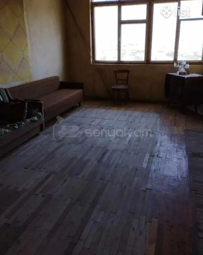 4 Սենյականոց Բնակարան Քարե Շենքում, 90քմ, 4/5 հարկ, Պետական Վիճակում