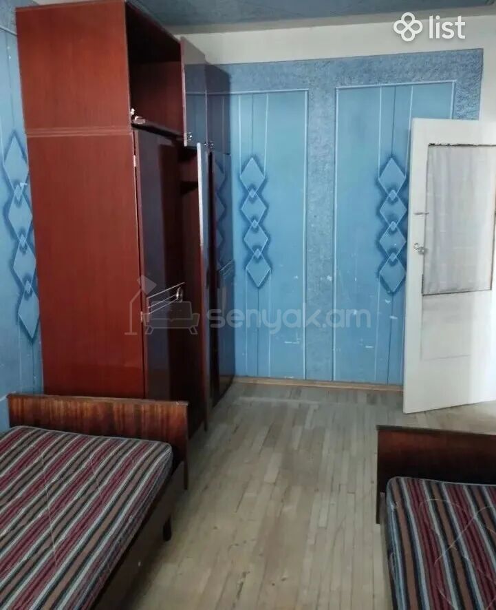 4 Սենյականոց Բնակարան Քարե Շենքում, 90քմ, 4/5 հարկ, Պետական Վիճակում