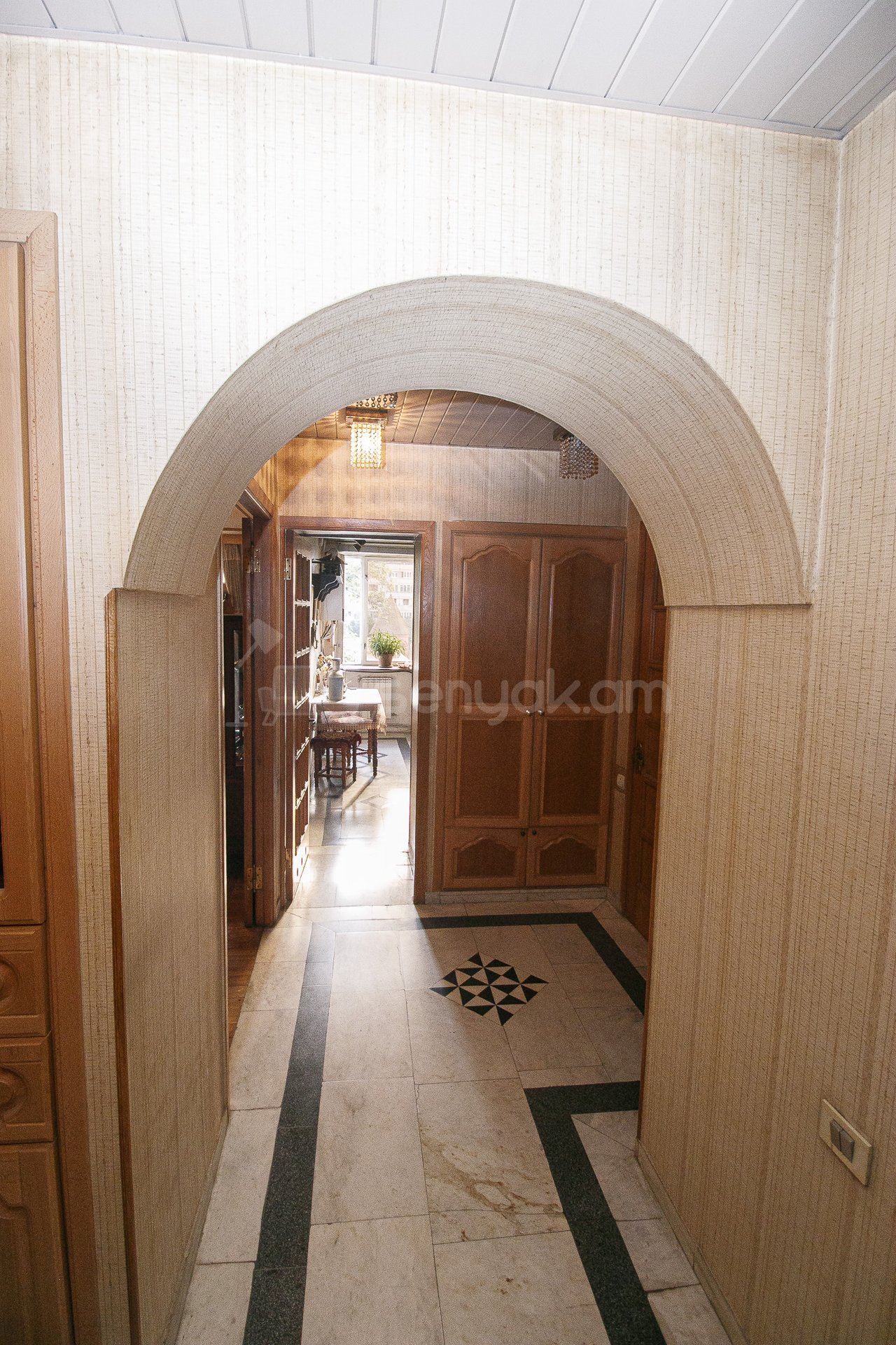 3 Սենյականոց Բնակարան Քարե Շենքում, 100քմ, 4/5 հարկ, Կոսմետիկ Վերանորոգված