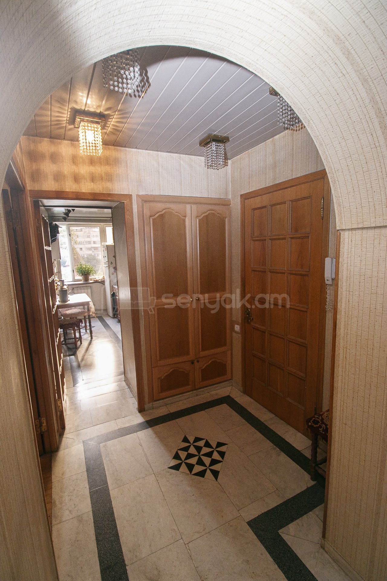 3 Սենյականոց Բնակարան Քարե Շենքում, 100քմ, 4/5 հարկ, Կոսմետիկ Վերանորոգված