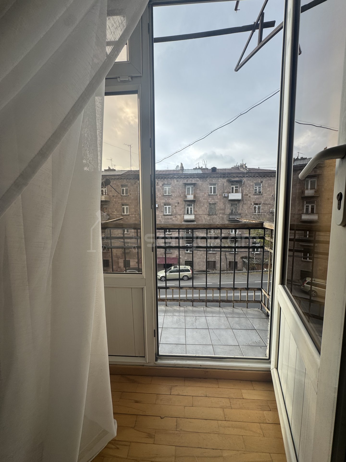 1 Սենյականոց Բնակարան Քարե Շենքում, 36քմ, 3/5 հարկ, Կոսմետիկ Վերանորոգված, Կահավորված, Արևկող