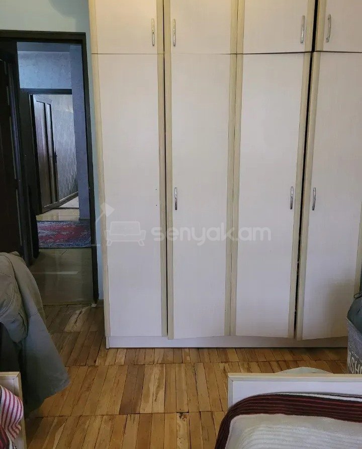 3 Սենյականոց Բնակարան Քարե Շենքում, 86քմ, 3/5 հարկ, Նորմալ Վիճակում