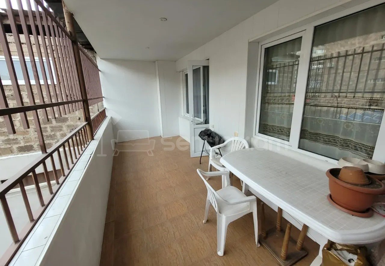 3 Սենյականոց Բնակարան Քարե Շենքում, 86քմ, 3/5 հարկ, Նորմալ Վիճակում