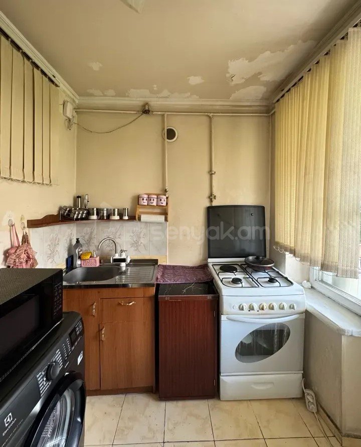 1 Սենյականոց Բնակարան Քարե Շենքում, 31քմ, 5/5 հարկ, Պետական Վիճակում