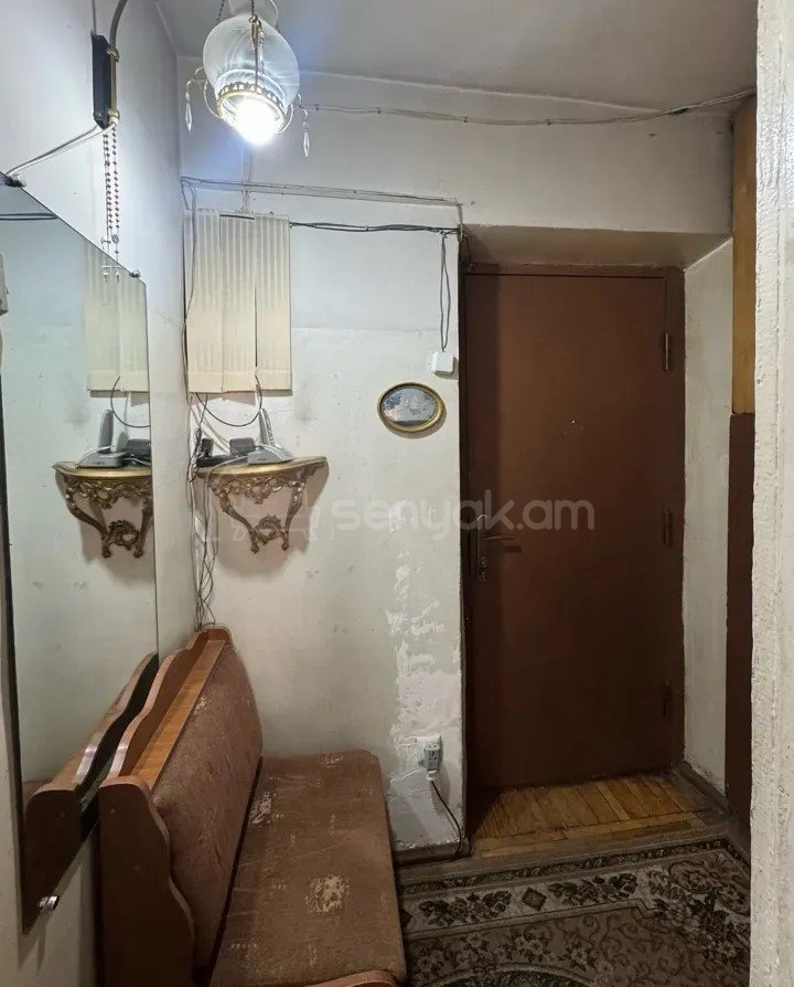 1 Սենյականոց Բնակարան Քարե Շենքում, 31քմ, 5/5 հարկ, Պետական Վիճակում