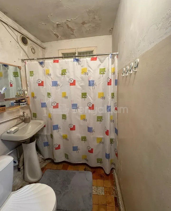 1 Սենյականոց Բնակարան Քարե Շենքում, 31քմ, 5/5 հարկ, Պետական Վիճակում