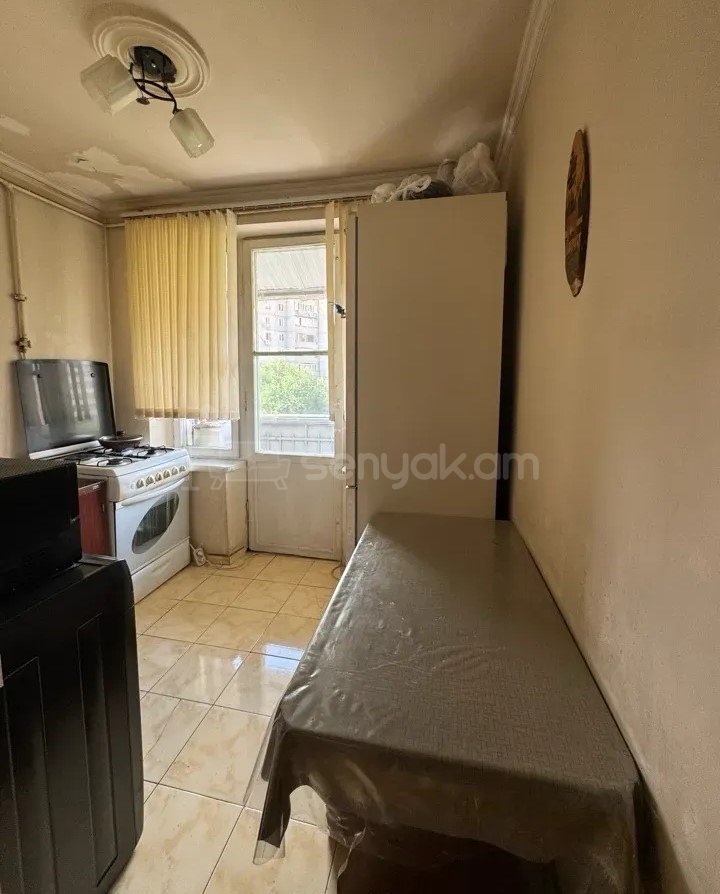 1 Սենյականոց Բնակարան Քարե Շենքում, 31քմ, 5/5 հարկ, Պետական Վիճակում