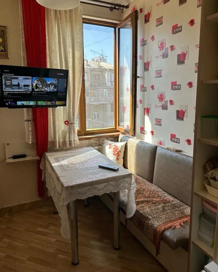 1 Սենյականոց Բնակարան Քարե Շենքում, 45քմ, 3/4 հարկ, Կապիտալ Վերանորոգված