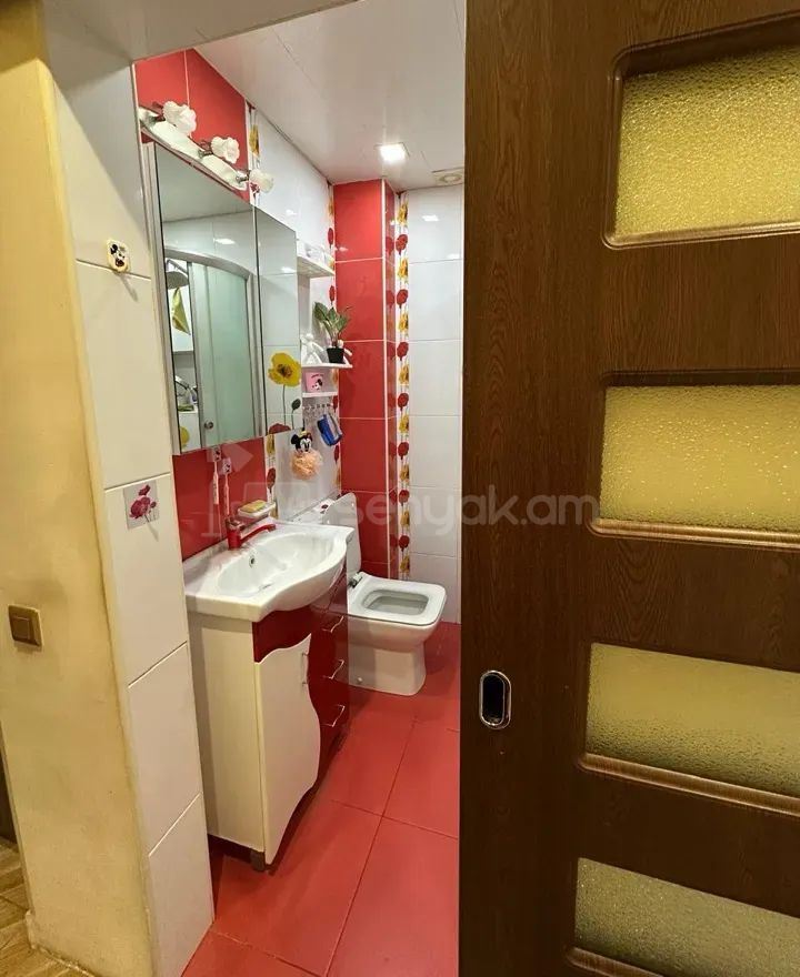 1 Սենյականոց Բնակարան Քարե Շենքում, 45քմ, 3/4 հարկ, Կապիտալ Վերանորոգված