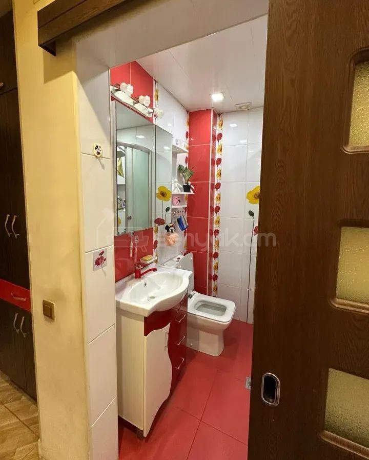 1 Սենյականոց Բնակարան Քարե Շենքում, 45քմ, 3/4 հարկ, Կապիտալ Վերանորոգված