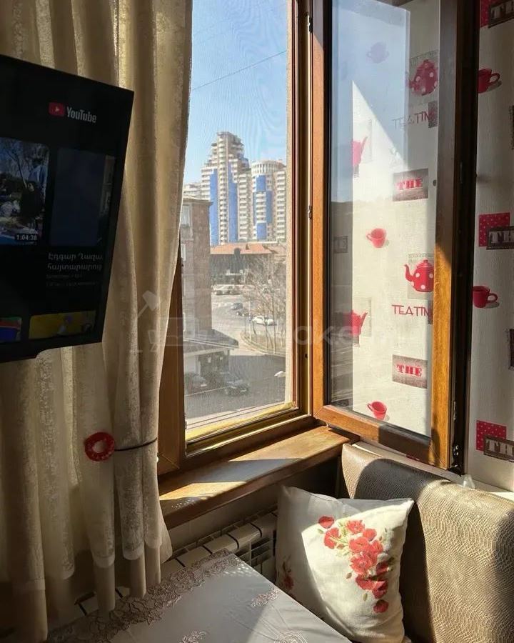 1 Սենյականոց Բնակարան Քարե Շենքում, 45քմ, 3/4 հարկ, Կապիտալ Վերանորոգված