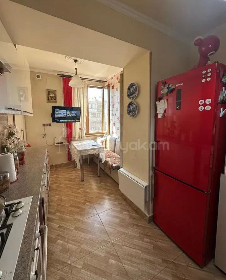 1 Սենյականոց Բնակարան Քարե Շենքում, 45քմ, 3/4 հարկ, Կապիտալ Վերանորոգված