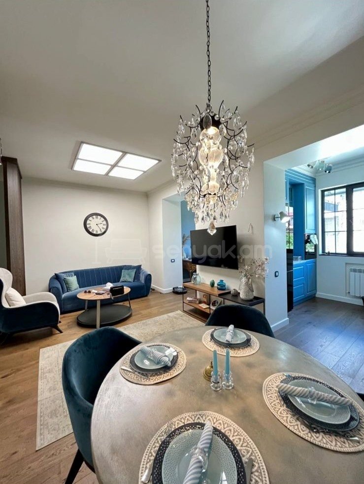 2 Սենյականոց Բնակարան Քարե Շենքում, 65քմ, 4/5 հարկ, Դիզայներական Վերանորոգված